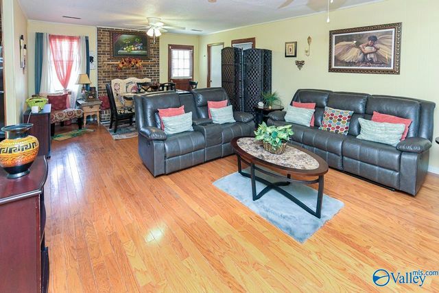 1613 Thomas Drive SW, Decatur, AL 35601