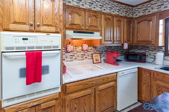 1613 Thomas Drive SW, Decatur, AL 35601