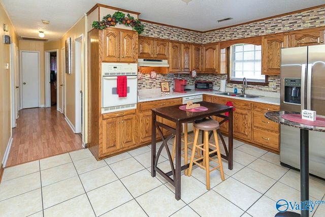 1613 Thomas Drive SW, Decatur, AL 35601