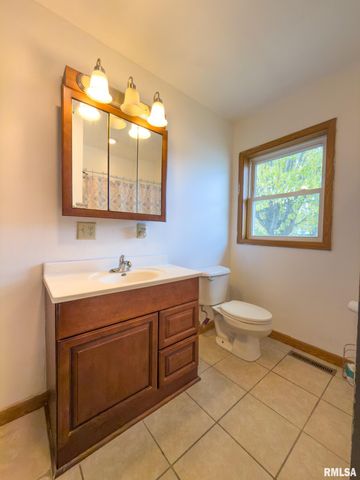 1064 MONROE Street, Galesburg, IL 61401