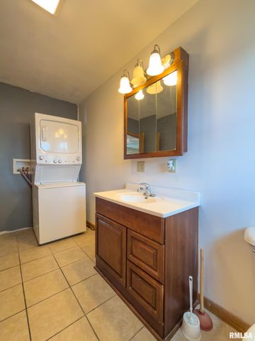 1064 MONROE Street, Galesburg, IL 61401