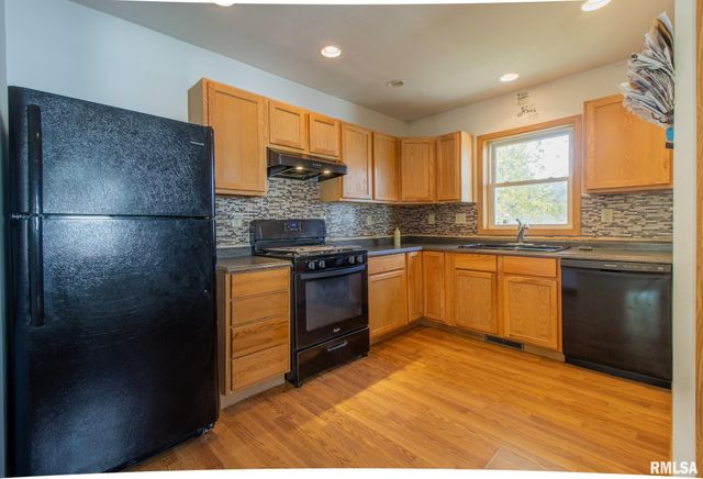 1064 MONROE Street, Galesburg, IL 61401