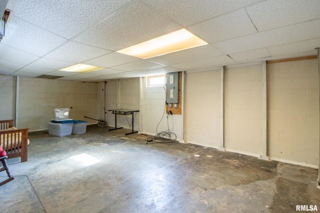 1064 MONROE Street, Galesburg, IL 61401