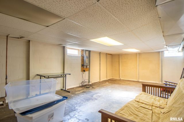 1064 MONROE Street, Galesburg, IL 61401