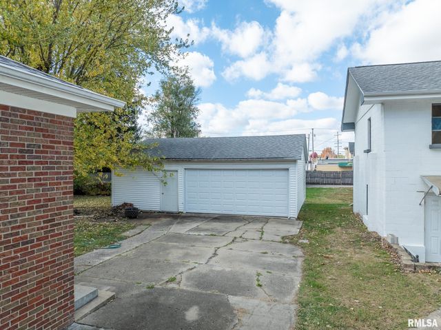 1064 MONROE Street, Galesburg, IL 61401