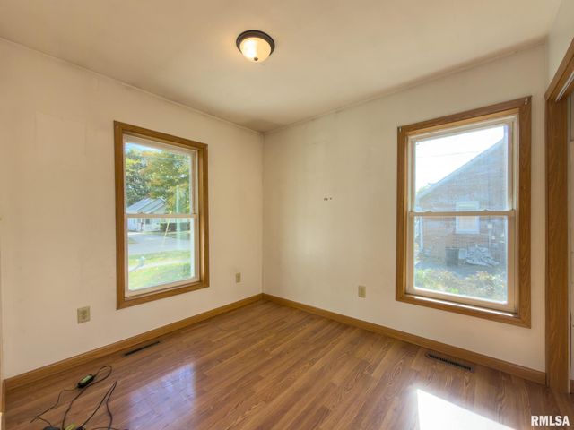 1064 MONROE Street, Galesburg, IL 61401