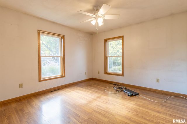 1064 MONROE Street, Galesburg, IL 61401