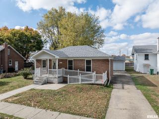 1064 MONROE Street, Galesburg, IL 61401