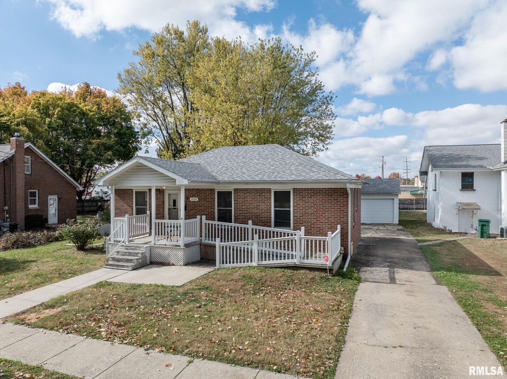 1064 MONROE Street, Galesburg, IL 61401