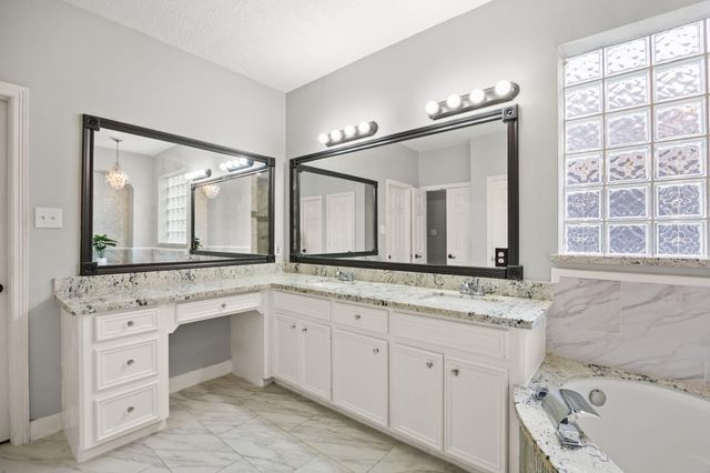 2839 Highland Lakes Drive, Missouri City, TX 77459