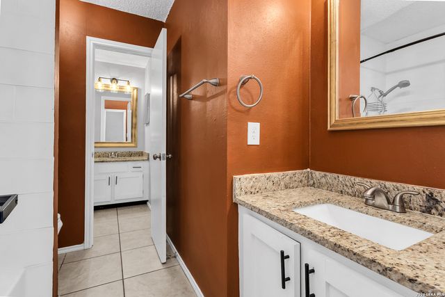 12043 Stoney Xing, San Antonio, TX 78247