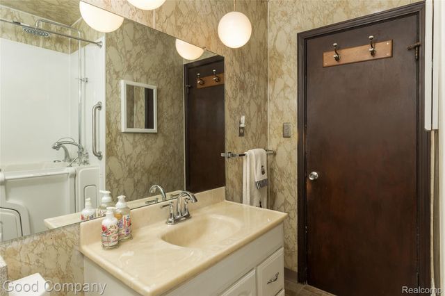 4105 Durham Road, Royal Oak, MI 48073