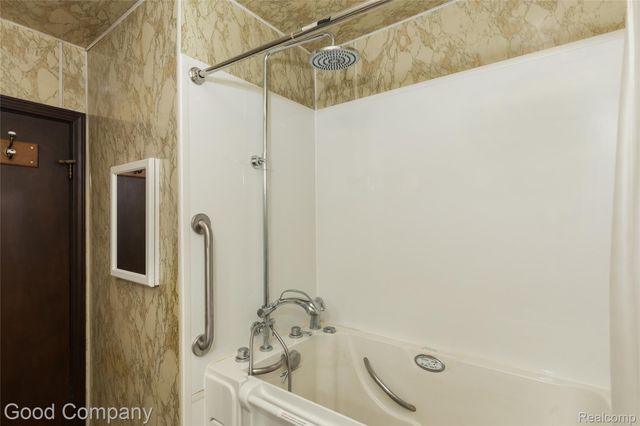 4105 Durham Road, Royal Oak, MI 48073