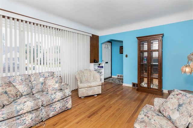 4105 Durham Road, Royal Oak, MI 48073