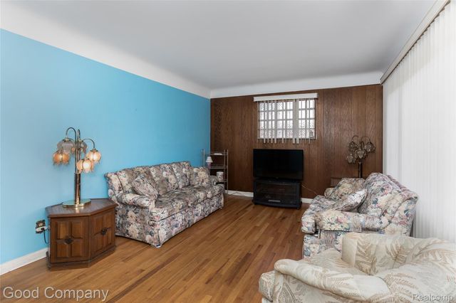 4105 Durham Road, Royal Oak, MI 48073