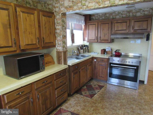 136 4TH AVE, Phoenixville, PA 19460