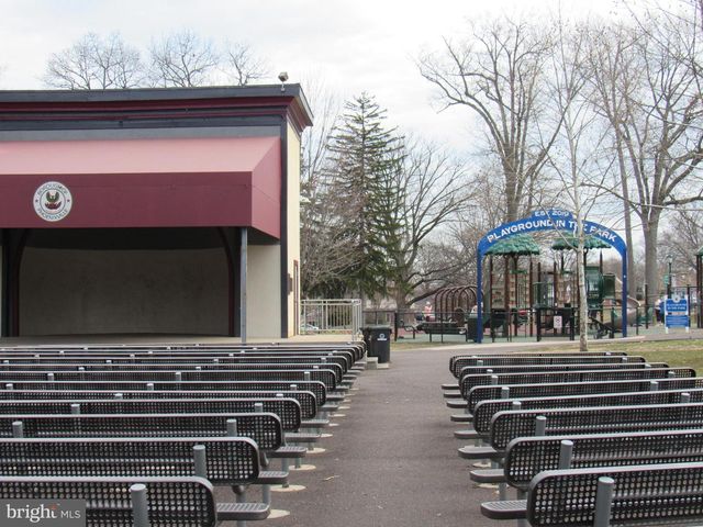 136 4TH AVE, Phoenixville, PA 19460