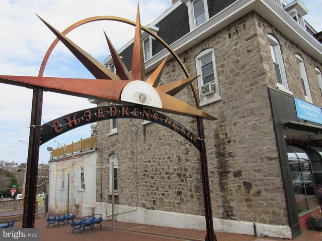 136 4TH AVE, Phoenixville, PA 19460