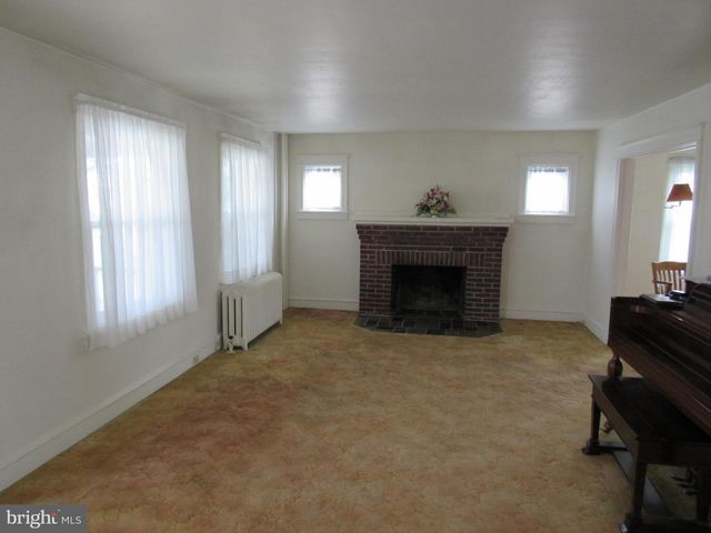 136 4TH AVE, Phoenixville, PA 19460