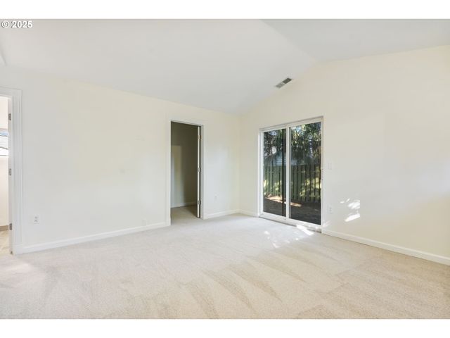 10917 Ne EUGENE St, Portland, OR 97220