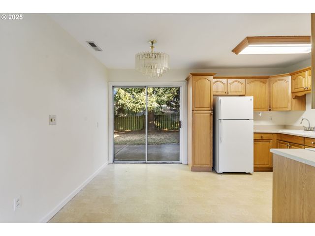 10917 Ne EUGENE St, Portland, OR 97220