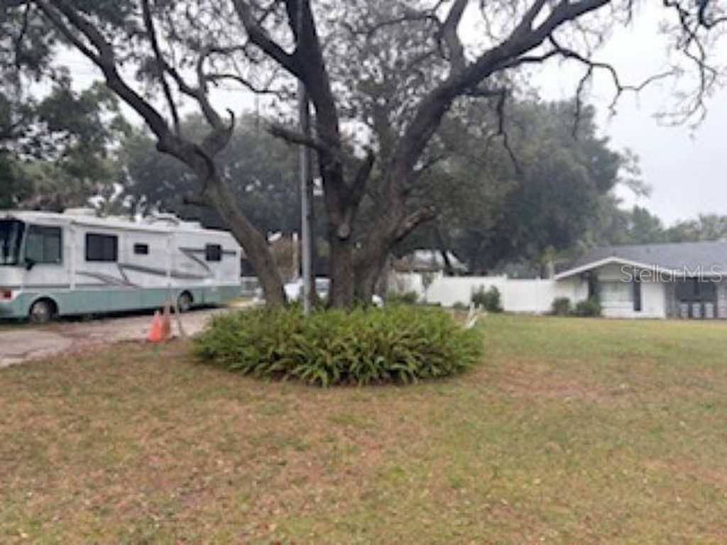 Image 1 of property listing at 1505 E CROOKED LAKE DRIVE, Eustis, FL 32726