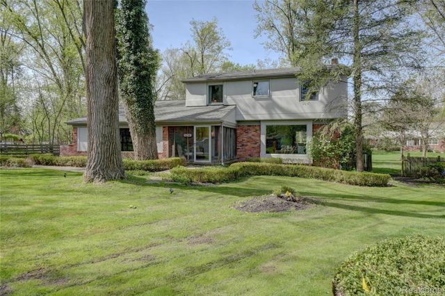 19341 Devonshire Street, Beverly Hills Village, MI 48025