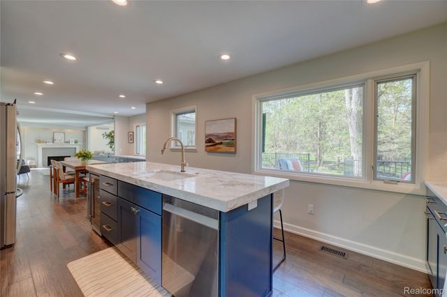 19341 Devonshire Street, Beverly Hills Village, MI 48025