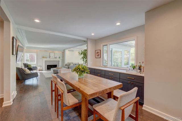 19341 Devonshire Street, Beverly Hills Village, MI 48025
