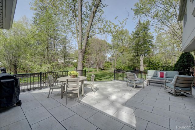 19341 Devonshire Street, Beverly Hills Village, MI 48025