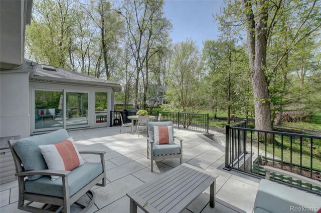 19341 Devonshire Street, Beverly Hills Village, MI 48025