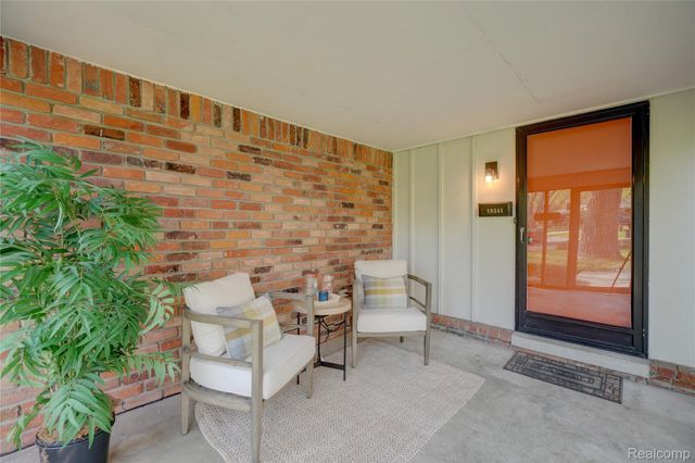 19341 Devonshire Street, Beverly Hills Village, MI 48025
