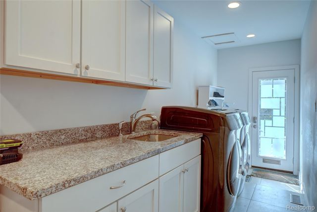 19341 Devonshire Street, Beverly Hills Village, MI 48025