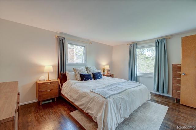 19341 Devonshire Street, Beverly Hills Village, MI 48025