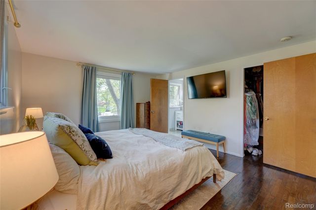 19341 Devonshire Street, Beverly Hills Village, MI 48025