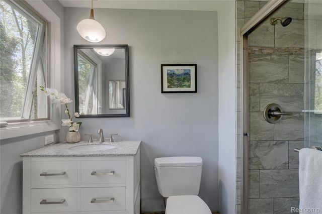 19341 Devonshire Street, Beverly Hills Village, MI 48025