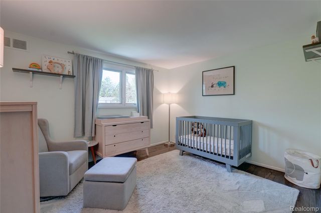 19341 Devonshire Street, Beverly Hills Village, MI 48025