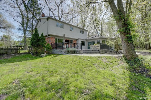 19341 Devonshire Street, Beverly Hills Village, MI 48025