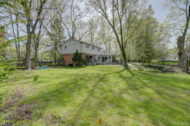 19341 Devonshire Street, Beverly Hills Village, MI 48025