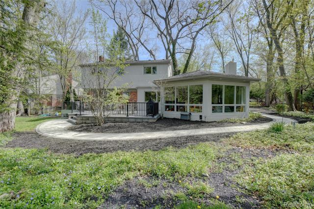 19341 Devonshire Street, Beverly Hills Village, MI 48025