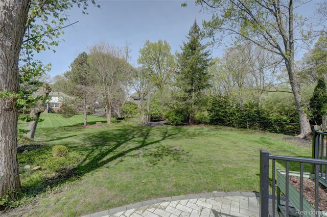 19341 Devonshire Street, Beverly Hills Village, MI 48025