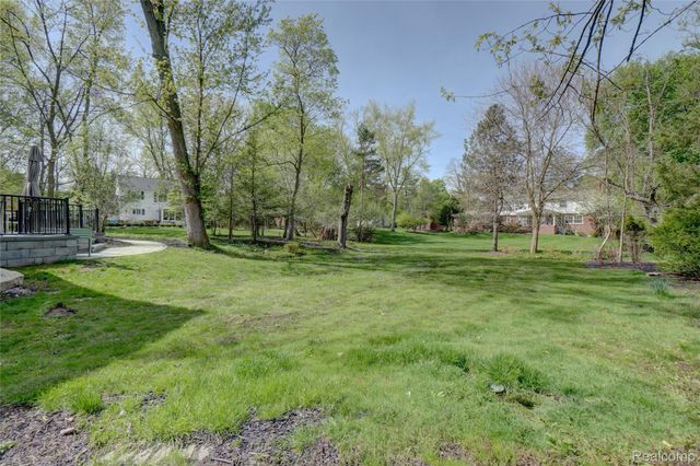 19341 Devonshire Street, Beverly Hills Village, MI 48025