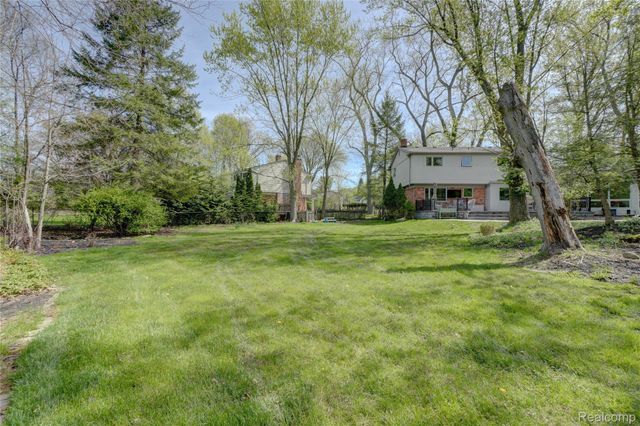 19341 Devonshire Street, Beverly Hills Village, MI 48025