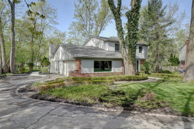 19341 Devonshire Street, Beverly Hills Village, MI 48025