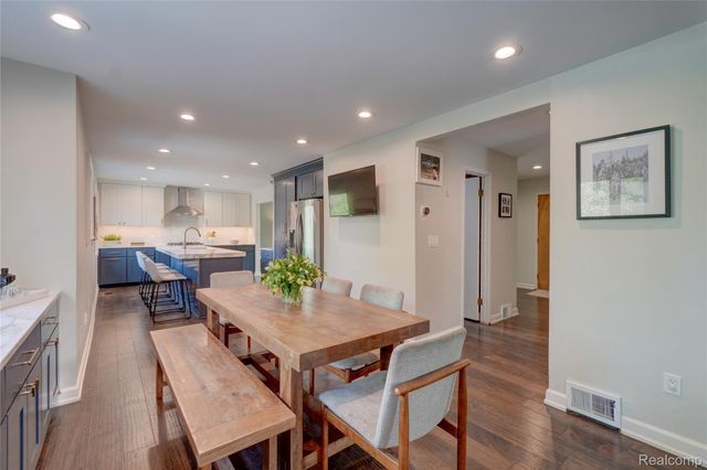 19341 Devonshire Street, Beverly Hills Village, MI 48025