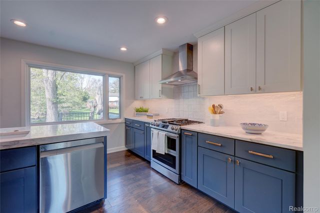 19341 Devonshire Street, Beverly Hills Village, MI 48025