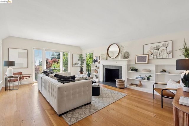 5430 Proctor Ave, Oakland, CA 94618