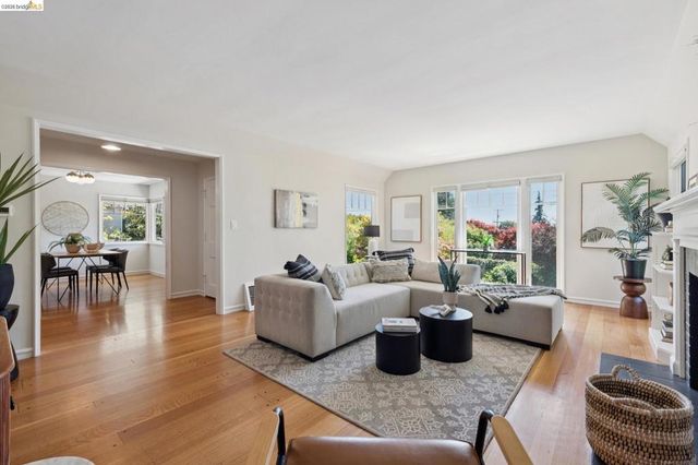 5430 Proctor Ave, Oakland, CA 94618