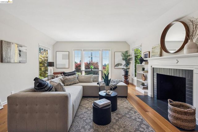 5430 Proctor Ave, Oakland, CA 94618
