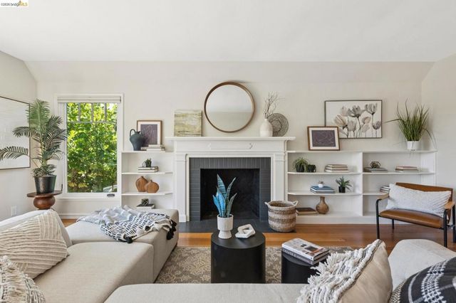 5430 Proctor Ave, Oakland, CA 94618